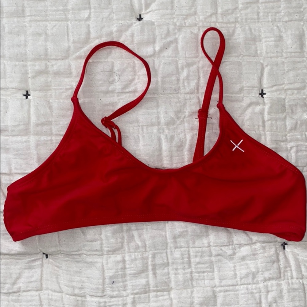 MEDIUM - RED BOUTINE LA TOP